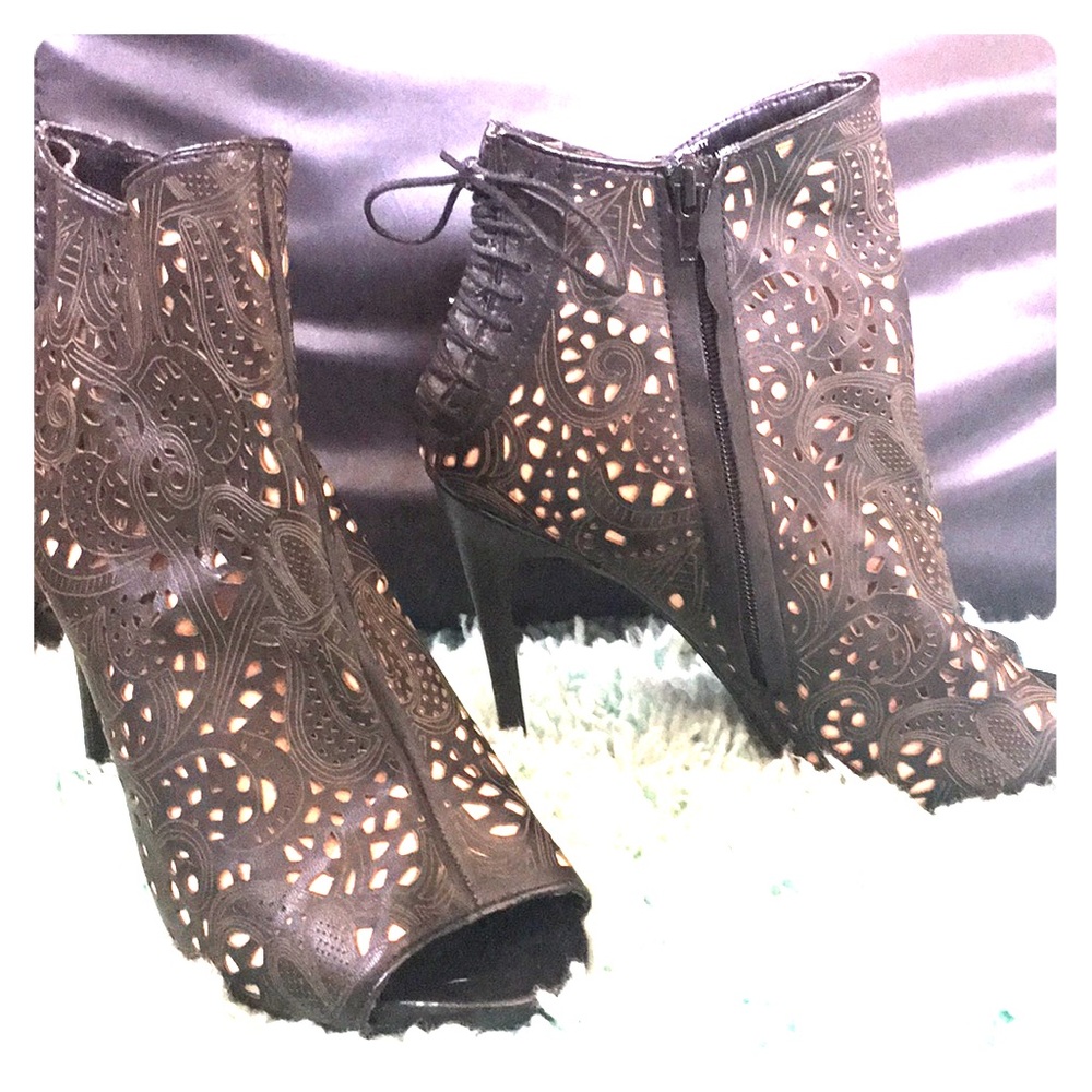 Open toe Black and Tan leather booties with heel